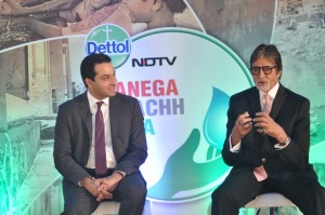 Nitish KapoorMDRB India and Amitabh BachchanProgram Ambassador for Dettol -Banega Swachh India at the announcement of the campaign