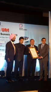 (Extreme L & R) Mr APS Bhalla, Chief Operating Officer, Eye-Q and Dr Ajay Sharma, Founder and Chief Medical Director of Eye-Q receiving the award