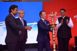  M K Anand, Managing Director and CEO of Times Network; Kenji Hiramatsu, Ambassador of Japan to India; Kojin Nakakita, Managing Director, Hitachi India & Shri Devendra Fadnavis, Chief Minister of Maharashtra