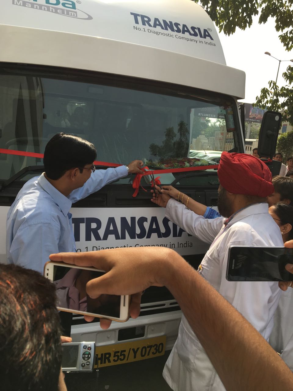 brig-dr-paramjit-dhot-inaugurating-the-van