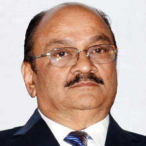 Dr Mahesh R Desai