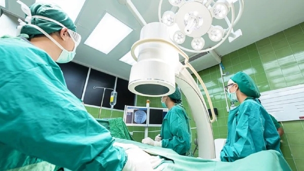 Doctors conduct remote gall bladder surgery using 5G technology in China