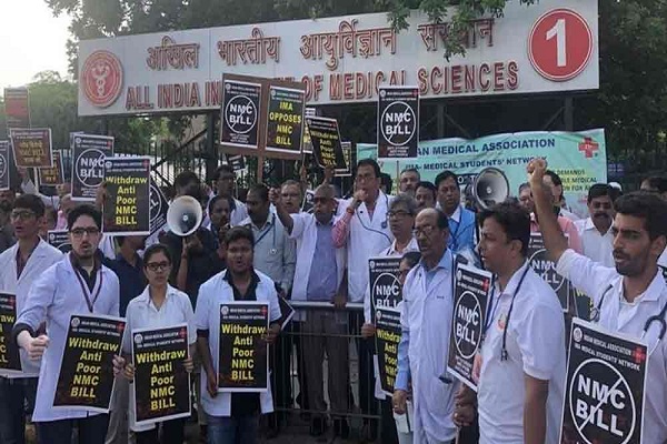 AIIMS, Safdarjung doctors call off strike after meeting Harsh Vardhan over NMC Bill